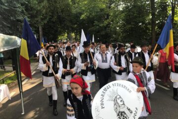 Gospodarii din Bucovina, în frunte cu Gheorghe Flutur, au încheiat Programul Ștefanian cu un pelerinaj la Mănăstirea Putna