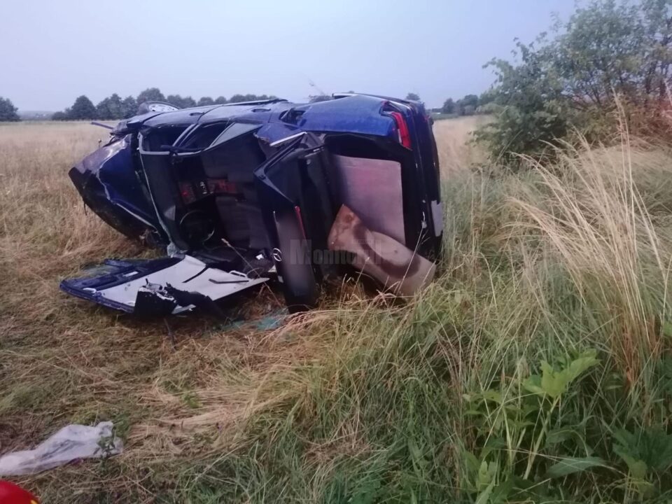 Mașina în care se aflau cei trei tineri