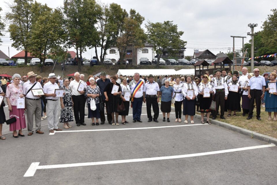 Primăria Cornu Luncii a premiar 30 de cupluri de aur din comună