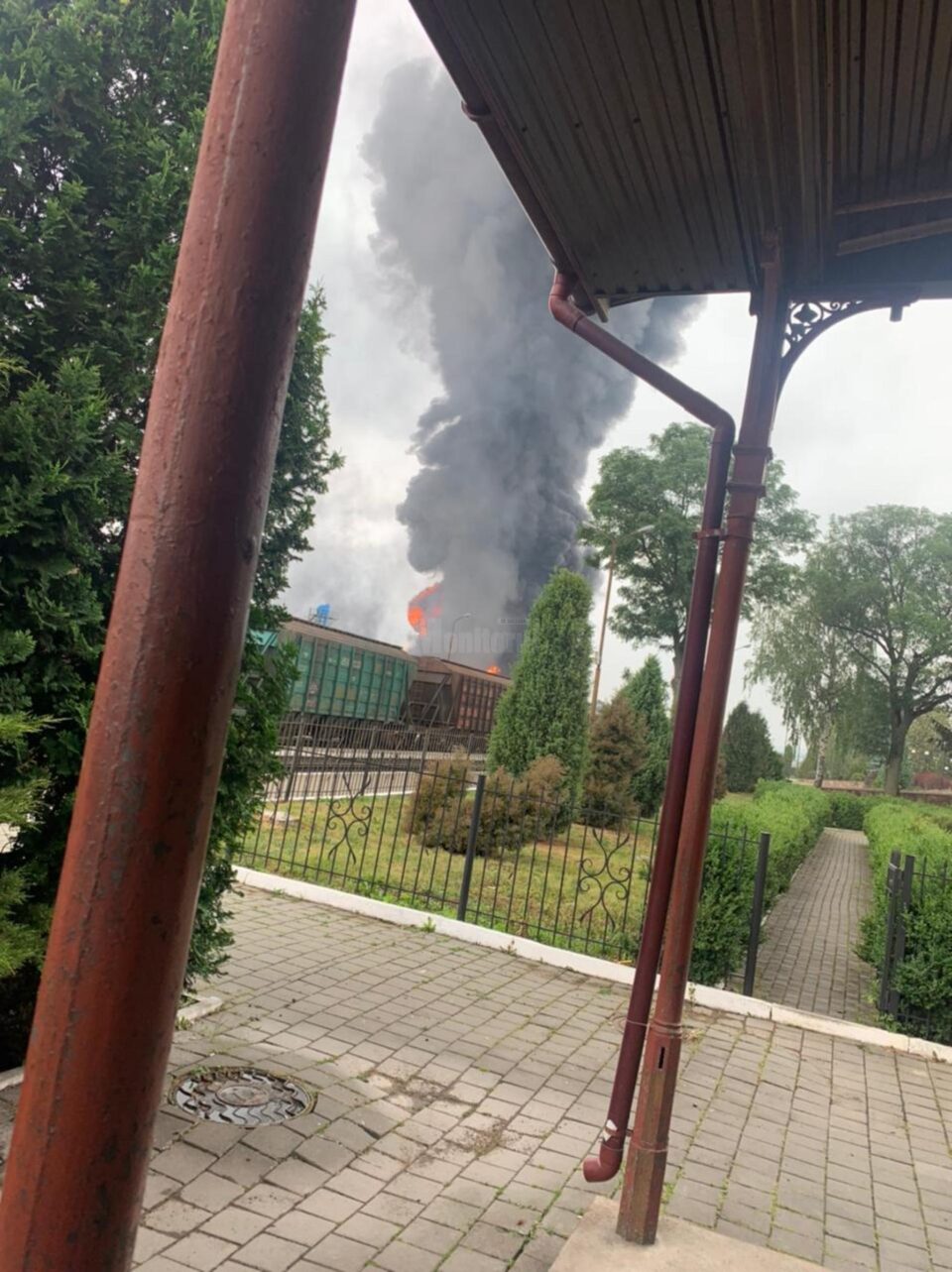 Cisterne în flăcări