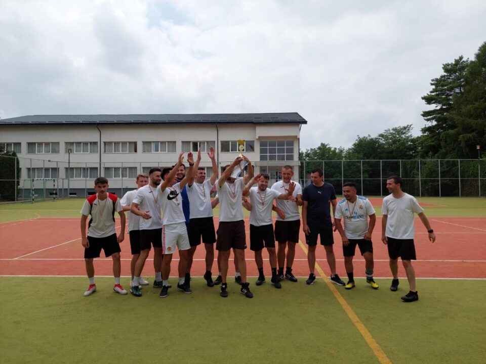 Arbitrii s-au bucurat de fotbal în memoria fostului lor coleg