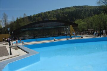 Aproximativ un sfert dintre cele 35 de piscine din județul Suceava au verificată calitatea apei de îmbăiere