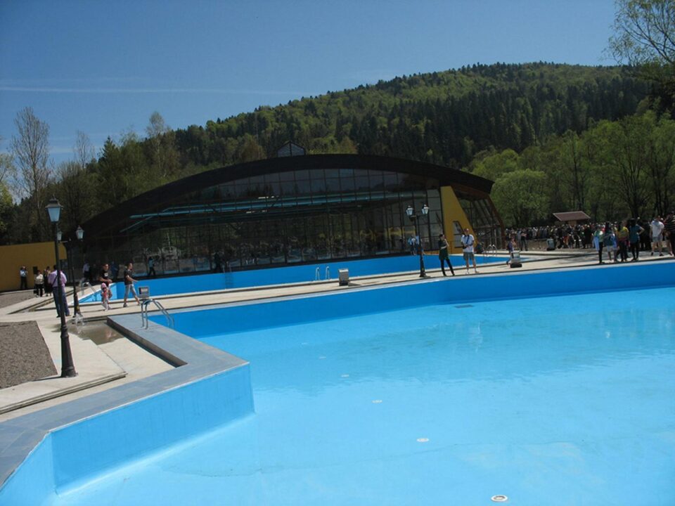 Aproximativ un sfert dintre cele 35 de piscine din județul Suceava au verificată calitatea apei de îmbăiere