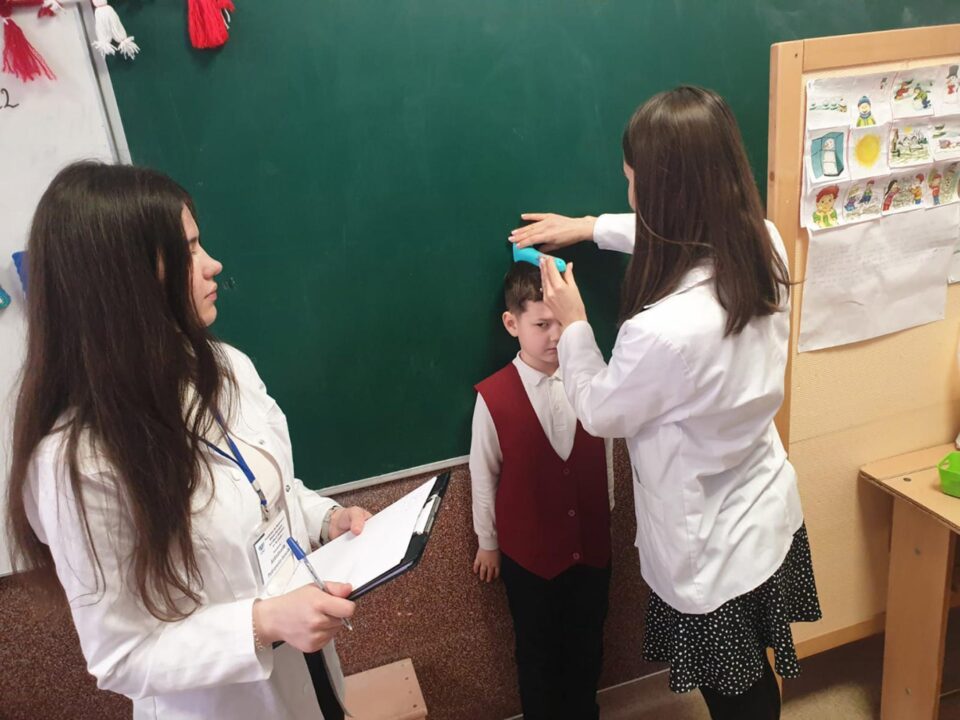 Pe parcursul a 6 săptămâni, studenții de la USV au evaluat 418 elevi Studenții care au participat la evaluare