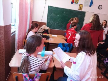 Pe parcursul a 6 săptămâni, studenții de la USV au evaluat 418 elevi Studenții care au participat la evaluare