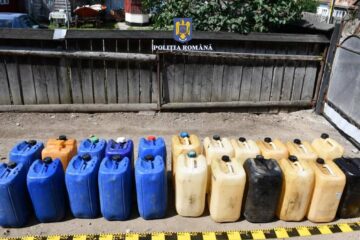 Cu ocazia perchezițiilor care s-au derulat luni dimineață la 12 locuințe s-au găsit o parte din bunurile furate, dar și sume mari de bani