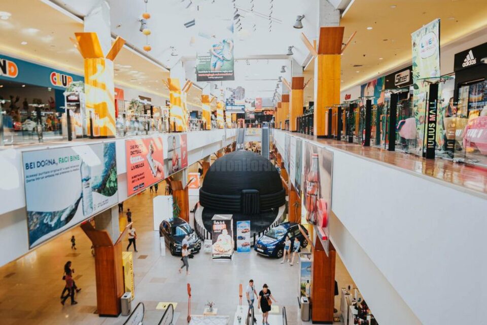 Descoperiți universul la Planetariul gonflabil cu diametrul de 8 metri, aflat la parterul Iulius Mall Descoperiți universul la Planetariul gonflabil cu diametrul de 8 metri, aflat la parterul Iulius Mall
