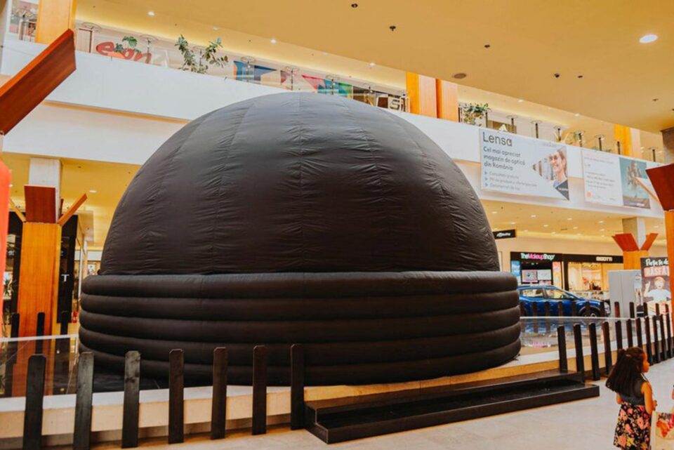 Planetariul gonflabil