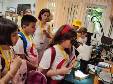 Elevi și profesori din Lituania, Grecia, Portugalia, Slovacia și Turcia la Școala Gimnazială Nr. 4 Suceava, într-o experiență de mobilitate Erasmus+, în cadrul proiectului „Let's go to learn outside !”