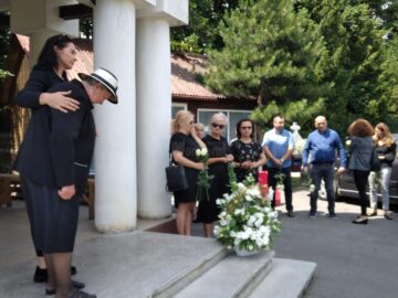 Sicriul cu trupul neînsuflețit al sucevencei Roxana Alina Donisan a ajuns acasă