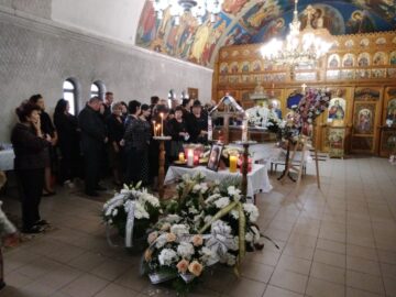 Lacrimi, flori și sute de oameni cu inimi împietrite de durere, la înmormântarea sucevencei ucise de rechin într-o stațiune din Egipt