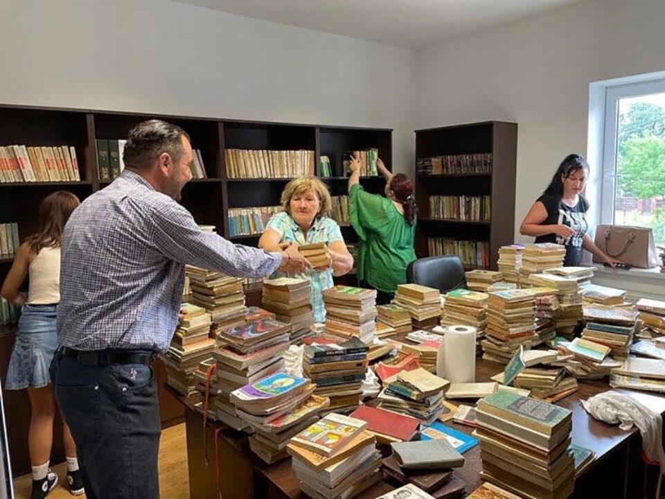 Biblioteca din Mitocu Dragomirnei