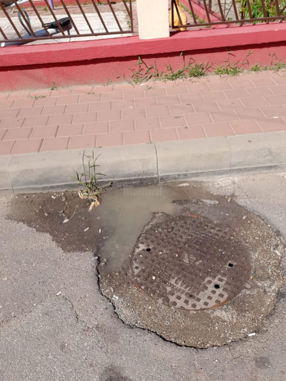 Gura de canal care a refulat
