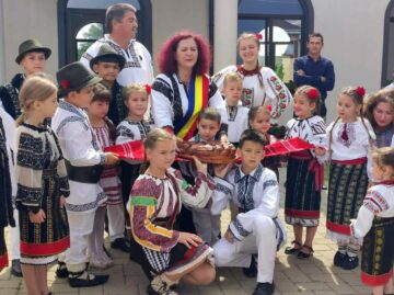 Cenaclul Transfrontalier ”Mașina cu Poeți” la Centrul de Cultură, Arte și Tradiții din Berchișești