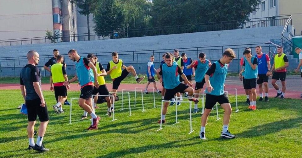 Fotbalistii de la Somuz au reluat antrenamentele. Foto Alex Savescu