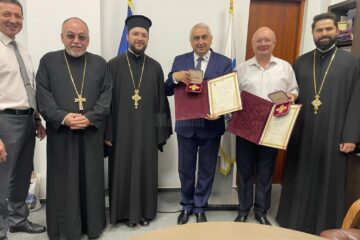 Delegatia Centrului Eparhial Suceava a oferit Medalia Jubiliara Rectorului Valentin Popa si Prorectorului Stefan Purici