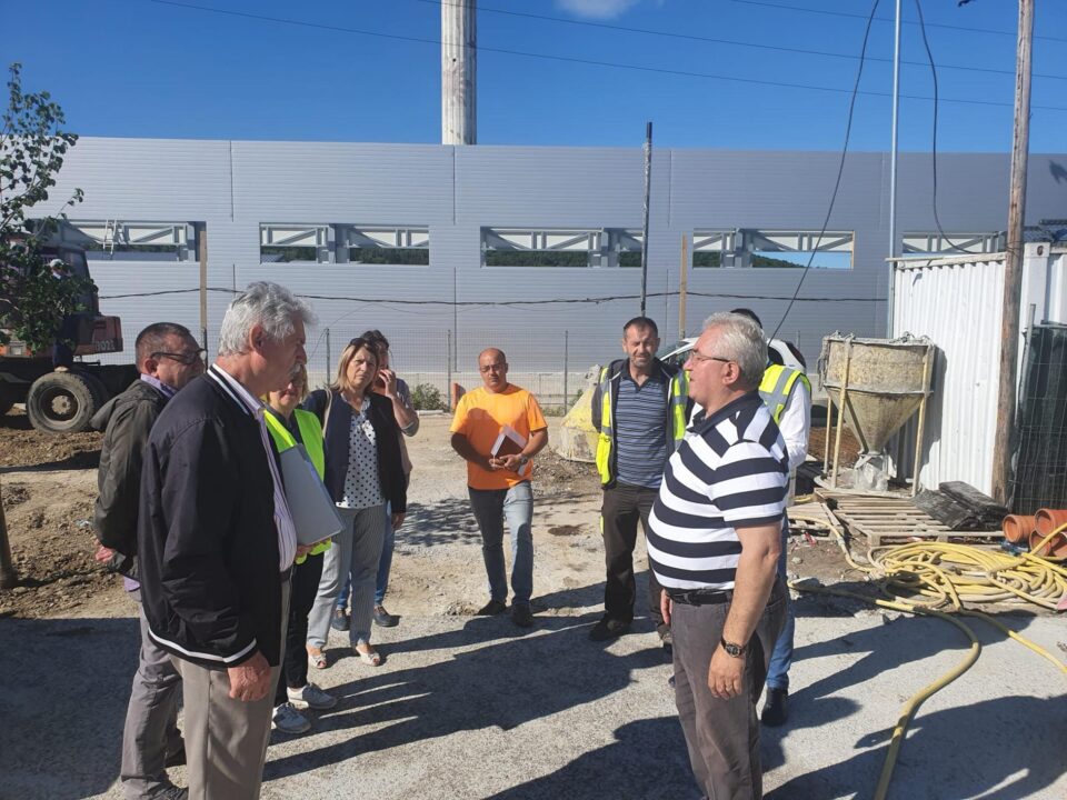 Sicutii cu constructorii la strandul de la Itcani