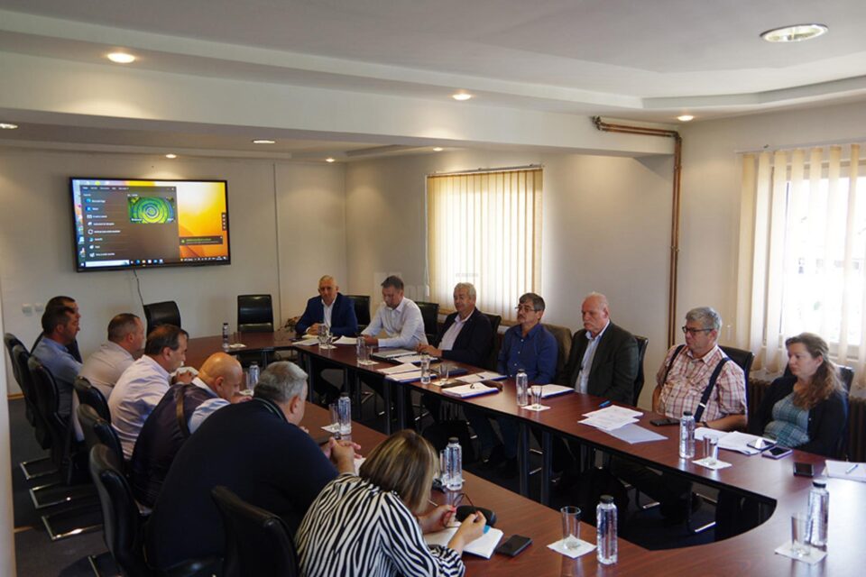 Primăria Vicovu de Sus a găzduit conferința de lansare a proiectului de extindere a rețelei de apă și canal din acest oraș