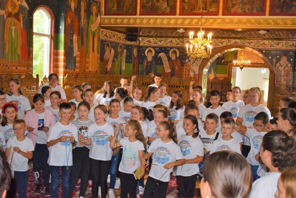 Zeci de copii au participat la Școala de vară „Copii la altar”, organizată de Parohia „Pogorârea Sfântului Duh” Bogdănești I