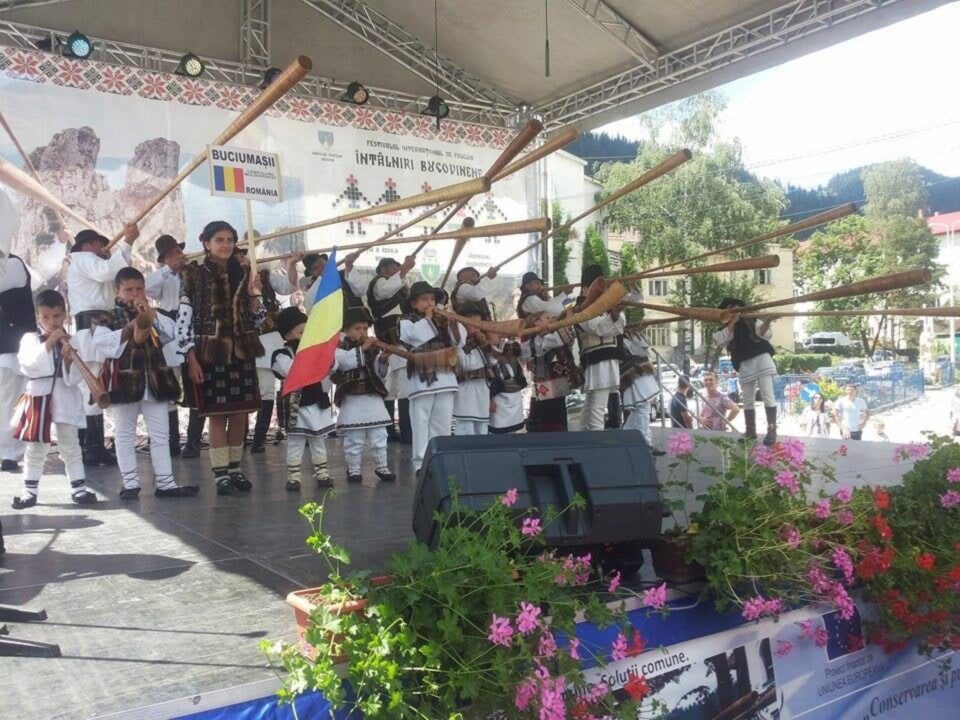 Artiști din cinci țări vor participa la Festivalul Internațional de Folclor „Întâlniri Bucovinene”, la Câmpulung Moldovenesc