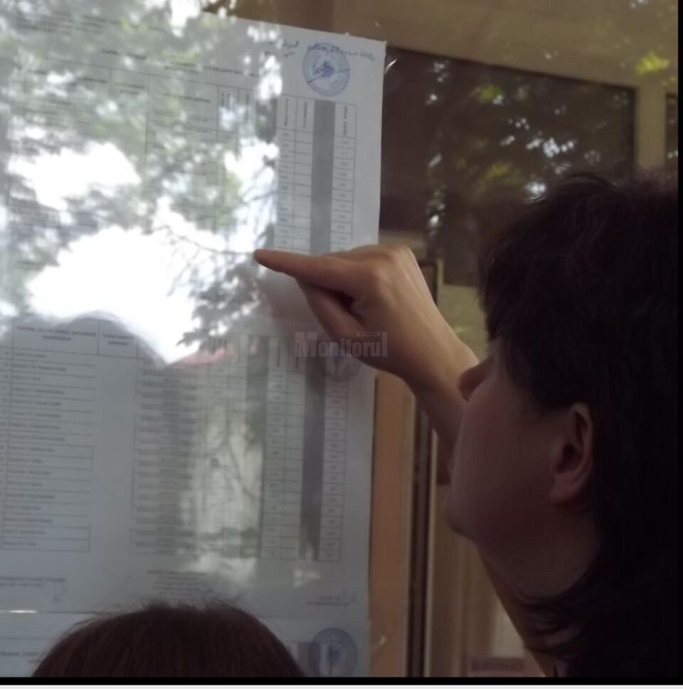 Trei note de 10 la examenul scris de titularizare, în județul Suceava
