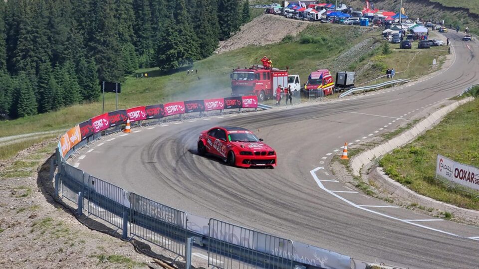 A doua etapă din Campionatul Național de Drift, desfășurată pe TransRarau - Yulmis Foto A doua etapă din Campionatul Național de Drift, desfășurată pe TransRarau - Yulmis Foto