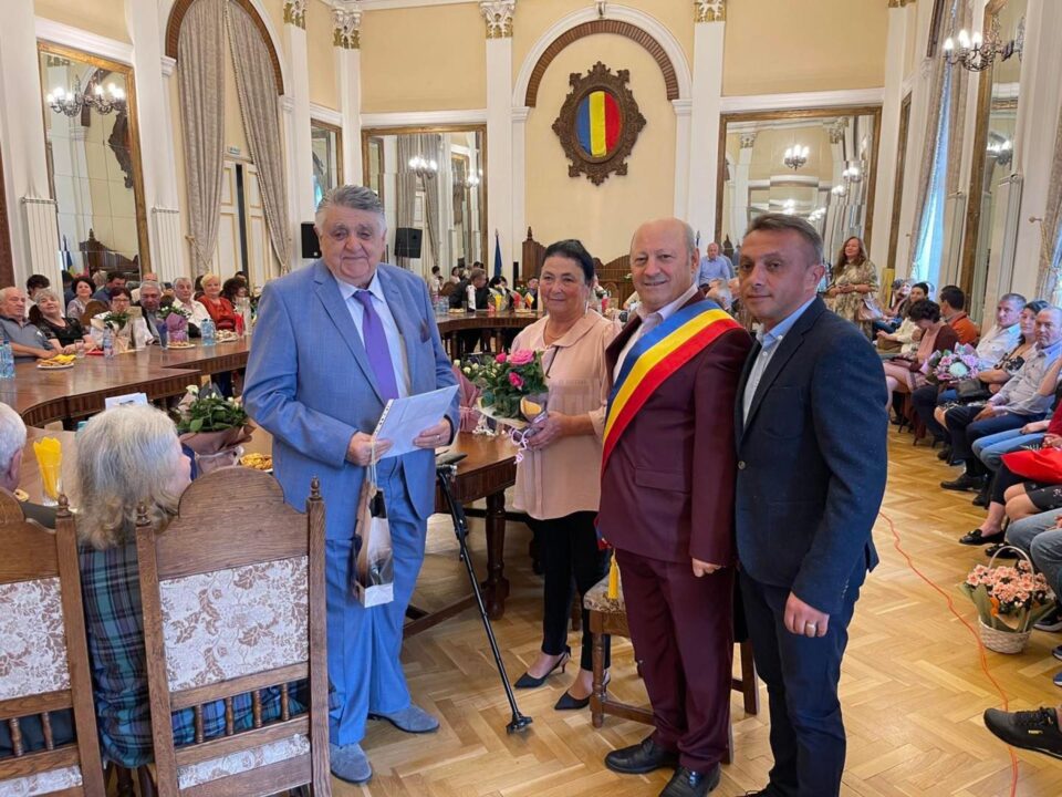 Primăria Vatra Dornei a premiat 30 de „cupluri de aur” care au împlinit 50 de ani de căsătorie