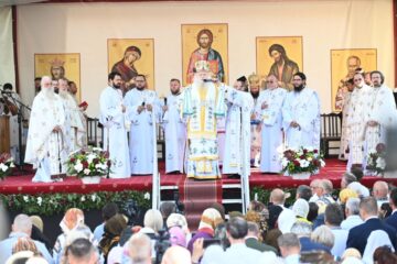 Sute de credincioași au participat, miercuri, 20 iulie 2022. la resfințirea bisericii monument a Mănăstirii „Sfântul Ilie” Șcheia