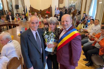 Primăria Vatra Dornei a premiat 30 de familii care au împlinit 50 de ani de căsătorie