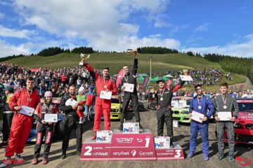 Cosmin Curcă 15 ani (margine stanga) și Rares Onciuleanu 16 ani (margine dreapta), au concurat la etapa națională de pe Rarau, la categoria semi-pro