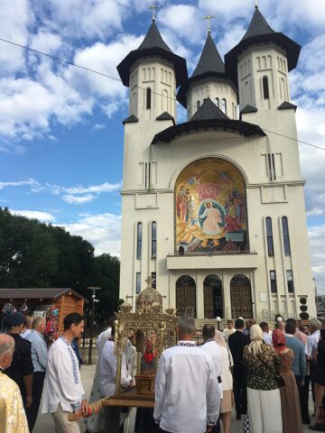 Procesiune religioasă cu moaștele Sfinților Epictet și Astion