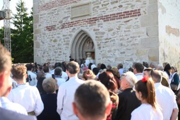 Sute de credincioși au participat, miercuri, la resfințirea bisericii monument a Mănăstirii „Sfântul Ilie” Șcheia