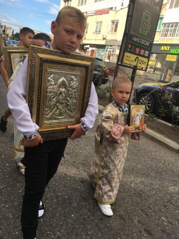 Procesiune religioasă cu moaștele Sfinților Epictet și Astion