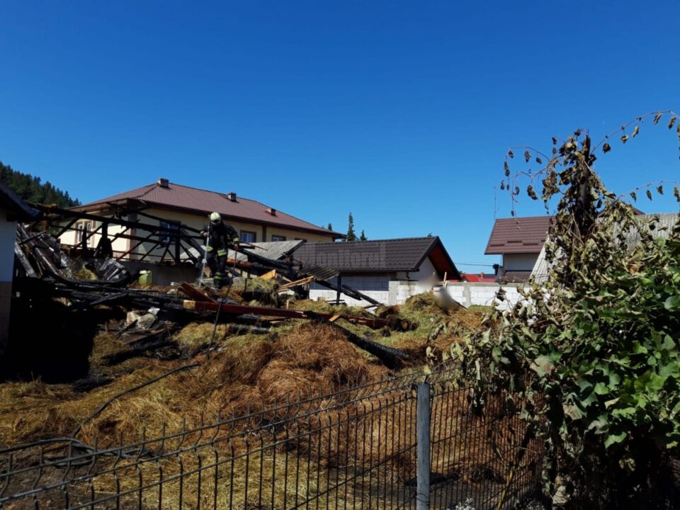 Un bărbat a suferit arsuri în urma unui incendiu plecat de la un scurtcircuit