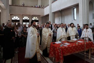 42 de cupluri au ajuns după 50 de ani în fața Sfântului Altar pentru a sărbători „Nunta de Aur”