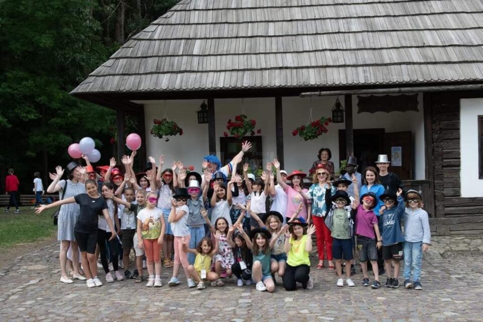 Activități educative și de recreere pentru zeci de elevi, la Școala de vară francofonă