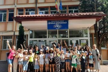 Activități educative și de recreere pentru zeci de elevi, la Școala de vară francofonă