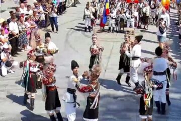 „Întâlniri Bucovinene", ediția a XXXIII-a, a debutat cu cântece și jocuri ale artiștilor veniți din cinci țări