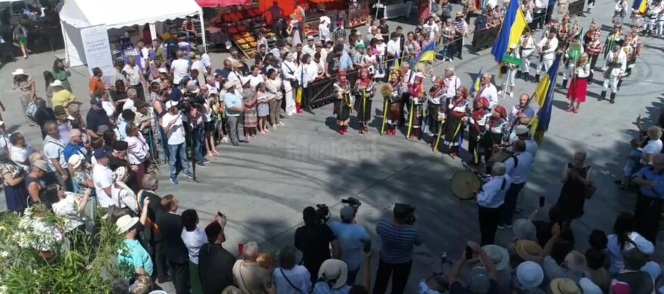 „Întâlniri Bucovinene", ediția a XXXIII-a, a debutat cu cântece și jocuri ale artiștilor veniți din cinci țări
