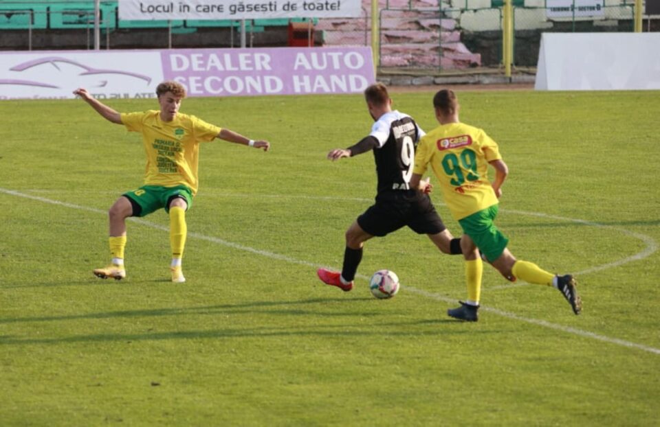Șomuz și Foresta se întâlnesc într-un meci amical pe Stadionul „Constantin Jamaischi”. Foto Codrin Anton (FotoSport)