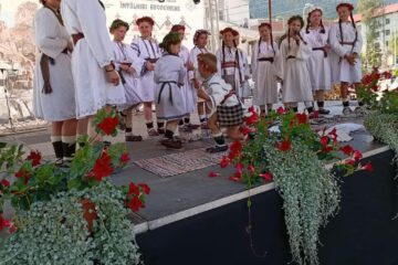 Grupul Gura Izvorului din Vatra Moldoviței