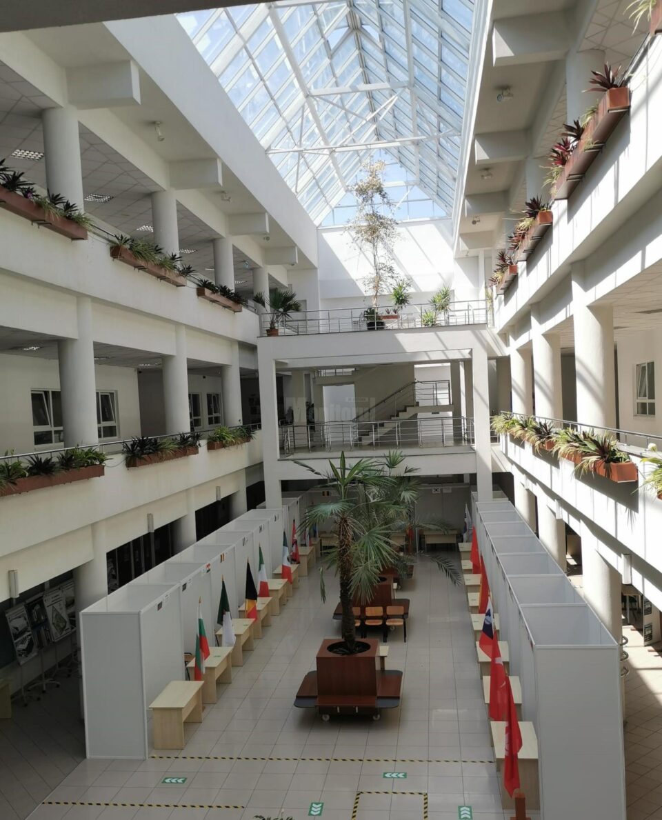 Spațiu central din USV, unde se desfășoară expoziția MILSET 2022