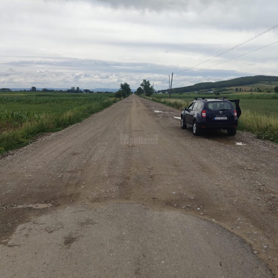 Asfaltul dispare pe kilometri întregi pe raza comunei Udești și nu numai