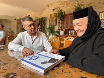Cu maica stareță Mihaela Cozmei, la Mănăstirea Sucevița