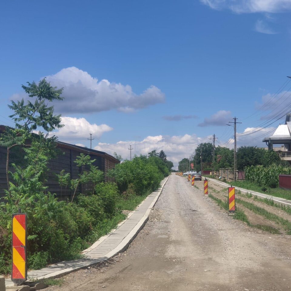 Drumul rămas în șantier de la Liteni (Moara) spre Stroiești