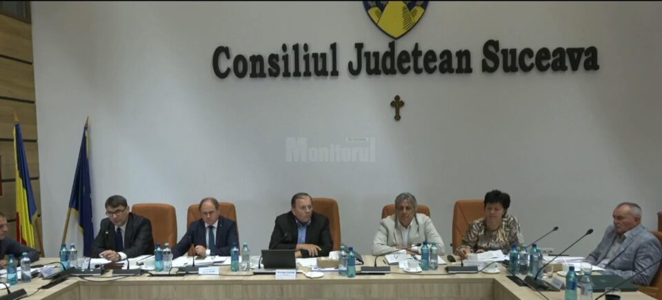 Consilierii județeni au aprobat să angajeze avocați pentru procesele cu drumarii care au reziliat contractul pe axa Suceava-Iași Consilierii județeni au aprobat să angajeze avocați pentru procesele cu drumarii care au reziliat contractul pe axa Suceava-Iași