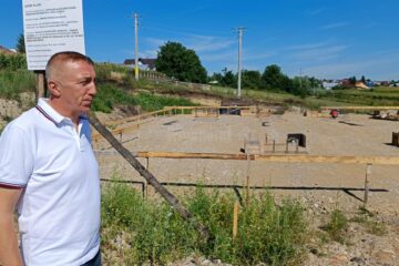 Primarul Eduard Dziminschi a inspectat șantierul sălii de sport din Moara