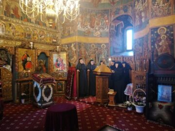 Parastas pentru Stavrofora Irina Pântescu, întâia stareță a Mănăstirii Voroneț, în ajunul sărbătorii Sf. Mare Mucenic și Tămăduitor Pantelimon