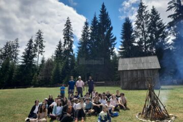 Prima ediție a Taberei Tinerilor Voluntari ATOS, la Slătioara – Codrii Seculari