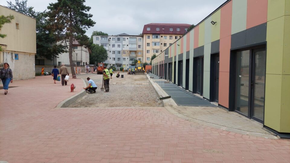 Ultimele lucrări de amenajare la Piața Mică
